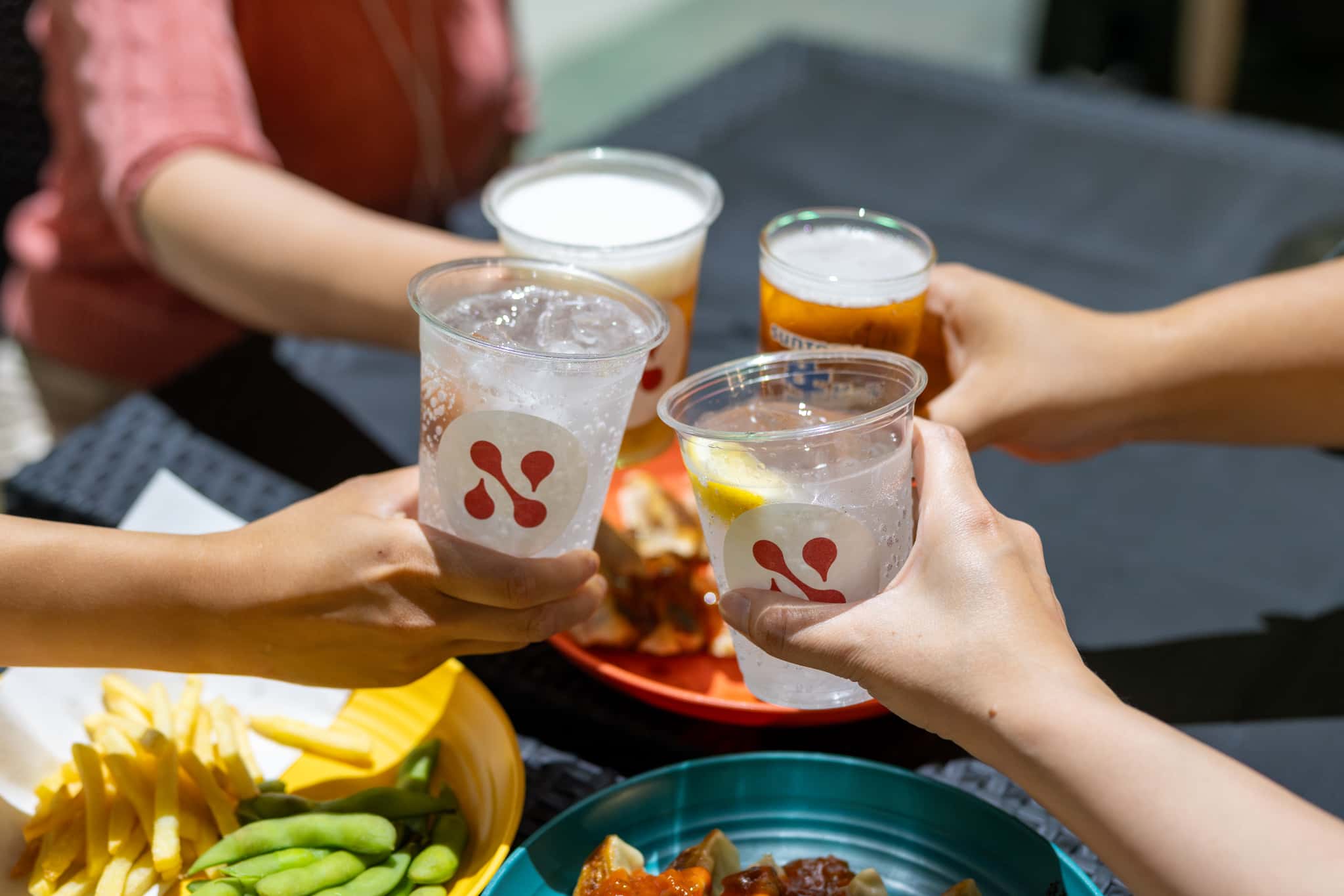 猛暑がつづく京都の夏に！「ゼブラ飲み」で、誰もが自分のペースで心地よい時間を過ごせる京都駅直結のビアガーデン